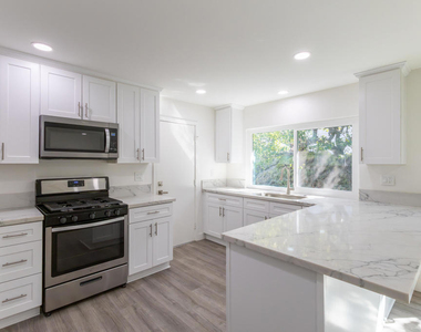 130 Peterson Avenue - Photo Thumbnail 7