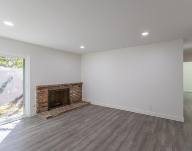 130 Peterson Avenue - Photo Thumbnail 4