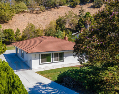 130 Peterson Avenue - Photo Thumbnail 27
