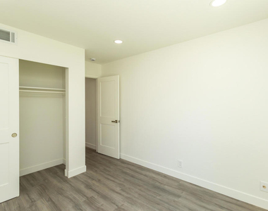 130 Peterson Avenue - Photo Thumbnail 19