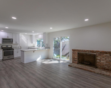 130 Peterson Avenue - Photo Thumbnail 5