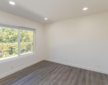 130 Peterson Avenue - Photo Thumbnail 21