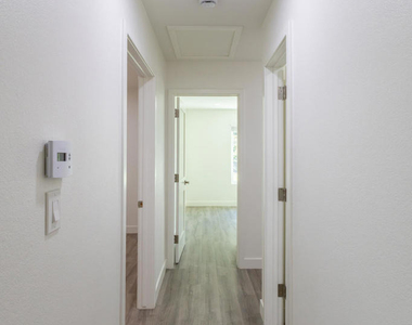 130 Peterson Avenue - Photo Thumbnail 10