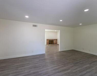 130 Peterson Avenue - Photo Thumbnail 2