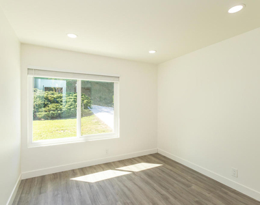 130 Peterson Avenue - Photo Thumbnail 23