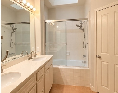 2671 Dunstan - Photo Thumbnail 24