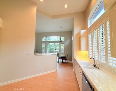 2671 Dunstan - Photo Thumbnail 14