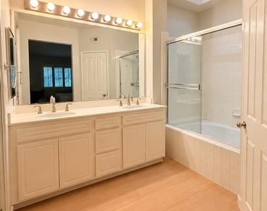 2671 Dunstan - Photo Thumbnail 23