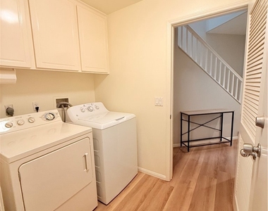 2671 Dunstan - Photo Thumbnail 3