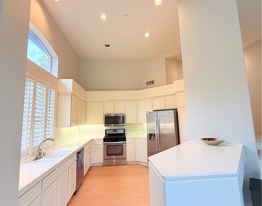 2671 Dunstan - Photo Thumbnail 15