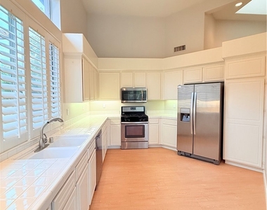 2671 Dunstan - Photo Thumbnail 13