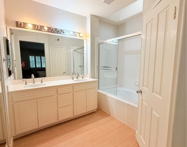 2671 Dunstan - Photo Thumbnail 18
