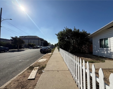 323 S Kroeger Street - Photo Thumbnail 22