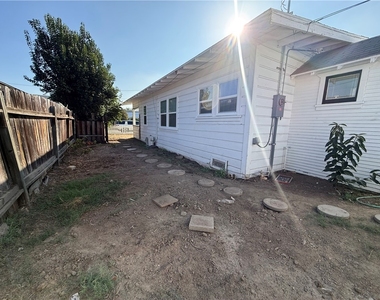 323 S Kroeger Street - Photo Thumbnail 16