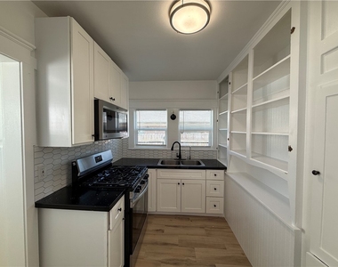 323 S Kroeger Street - Photo Thumbnail 6