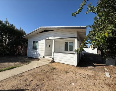 323 S Kroeger Street - Photo Thumbnail 2