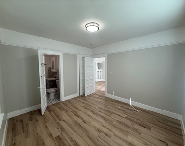 323 S Kroeger Street - Photo Thumbnail 15