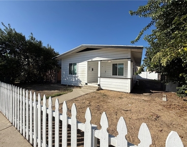323 S Kroeger Street - Photo Thumbnail 21