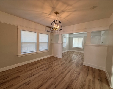 323 S Kroeger Street - Photo Thumbnail 5