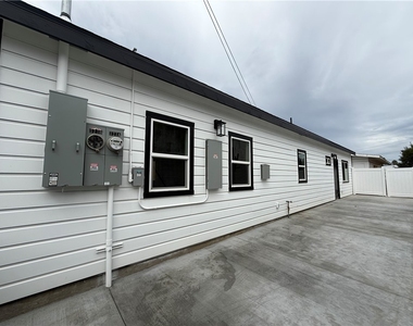 323 S Kroeger Street - Photo Thumbnail 17