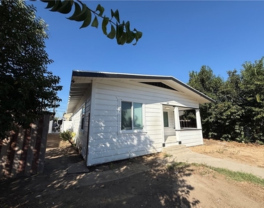 323 S Kroeger Street - Photo Thumbnail 1