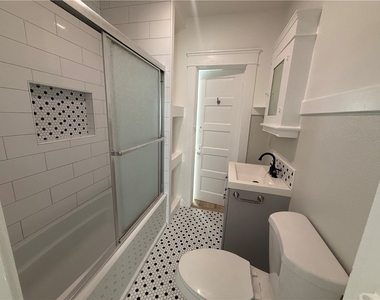 323 S Kroeger Street - Photo Thumbnail 13