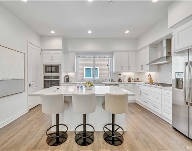 769 Doheny - Photo Thumbnail 3
