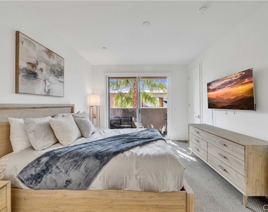 769 Doheny - Photo Thumbnail 18