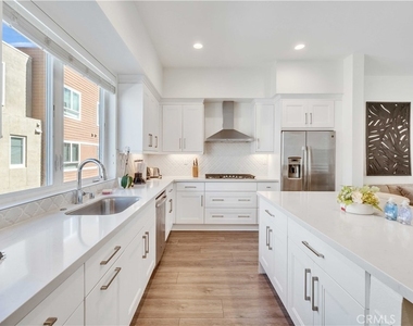 769 Doheny - Photo Thumbnail 26