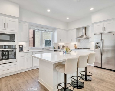 769 Doheny - Photo Thumbnail 5