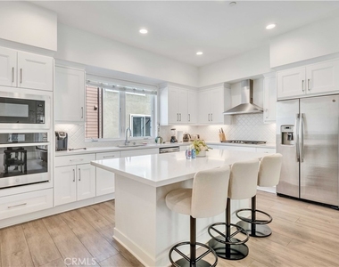 769 Doheny - Photo Thumbnail 4