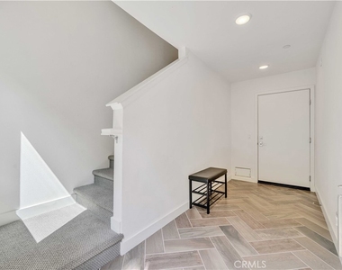 769 Doheny - Photo Thumbnail 2