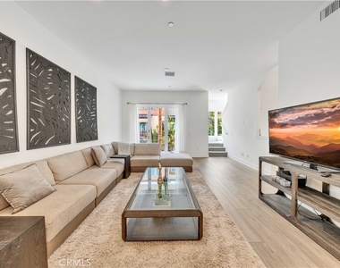 769 Doheny - Photo Thumbnail 13