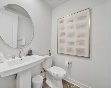 769 Doheny - Photo Thumbnail 32
