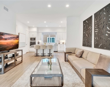 769 Doheny - Photo Thumbnail 14