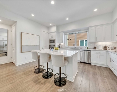 769 Doheny - Photo Thumbnail 6