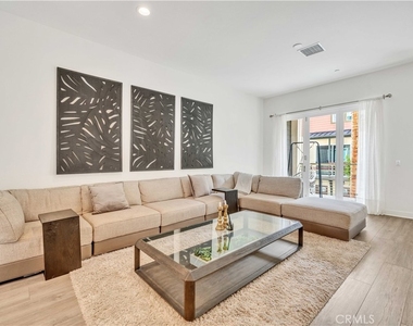769 Doheny - Photo Thumbnail 8