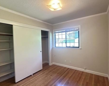 10734 Martinwood Way - Photo Thumbnail 13