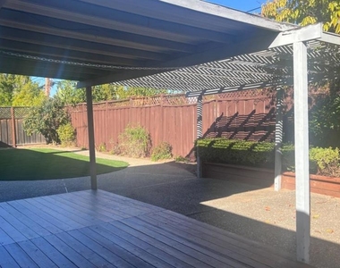 10734 Martinwood Way - Photo Thumbnail 23