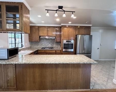 10734 Martinwood Way - Photo Thumbnail 3