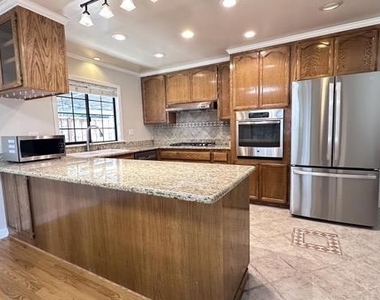 10734 Martinwood Way - Photo Thumbnail 4