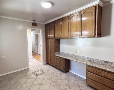 10734 Martinwood Way - Photo Thumbnail 5
