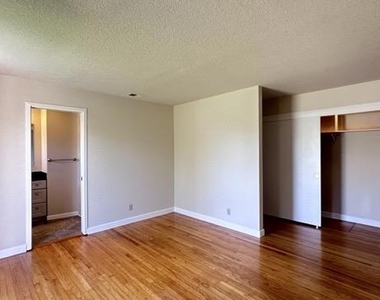10734 Martinwood Way - Photo Thumbnail 12