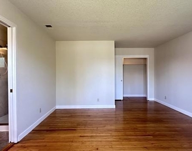 10734 Martinwood Way - Photo Thumbnail 11
