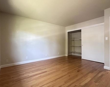 10734 Martinwood Way - Photo Thumbnail 16