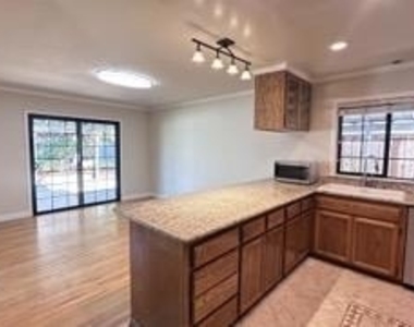 10734 Martinwood Way - Photo Thumbnail 7