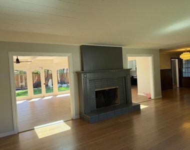 185 Garland Drive - Photo Thumbnail 4