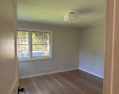 185 Garland Drive - Photo Thumbnail 13