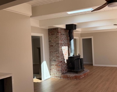 185 Garland Drive - Photo Thumbnail 8