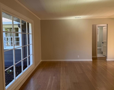 185 Garland Drive - Photo Thumbnail 7